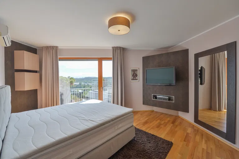 Krumlovská, Michle - Praha 4 | Prenájom, Byt, 3-izbový, 195 m²