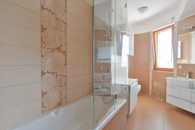 Krumlovská, Michle - Praha 4 | Prenájom, Byt, 3-izbový, 195 m²