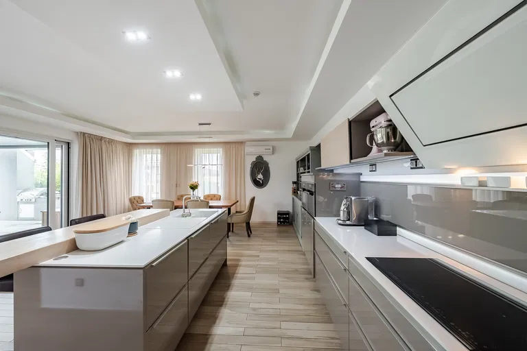 Muchomůrková, Pitkovice - Prague 10 | Sale, House, Four-bedroom (5+kk), 273 m²