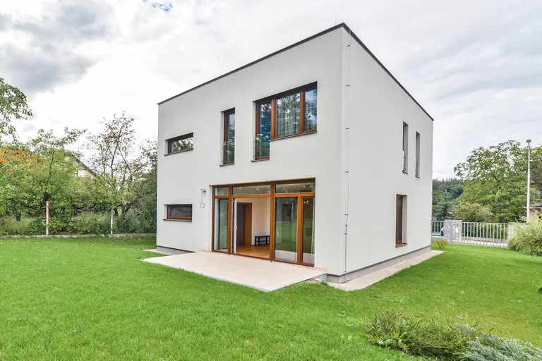 Pod Starou školou, Nebušice - Praha 6 | Prenájom, Rodinný dom, 6-izbový, 232 m²