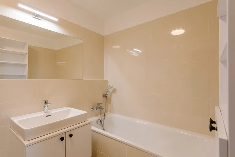 Bajkalská, Nové Mesto - Bratislava III | Prenájom, Byt, 2-izbový, 76 m²
