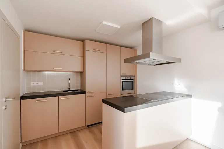 Mezilehlá, Hrdlořezy - Praha 9 | Predaj, Byt, 4-izbový, 155 m²