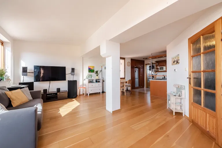 Jankovcova, Holešovice - Prague 7 | Sale, Apartment, One-bedroom (2+kk), 74 m²