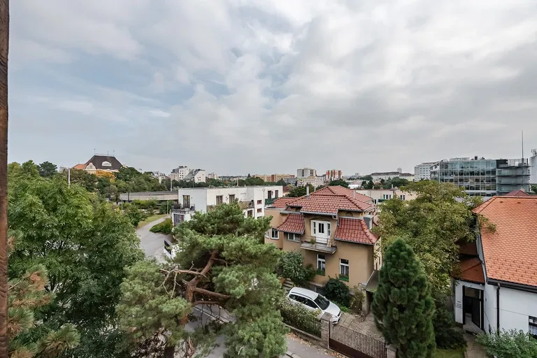 Mrštíkova, Strašnice - Prague 10 | Sale, Apartment, Three-bedroom (4+kk), 99 m²