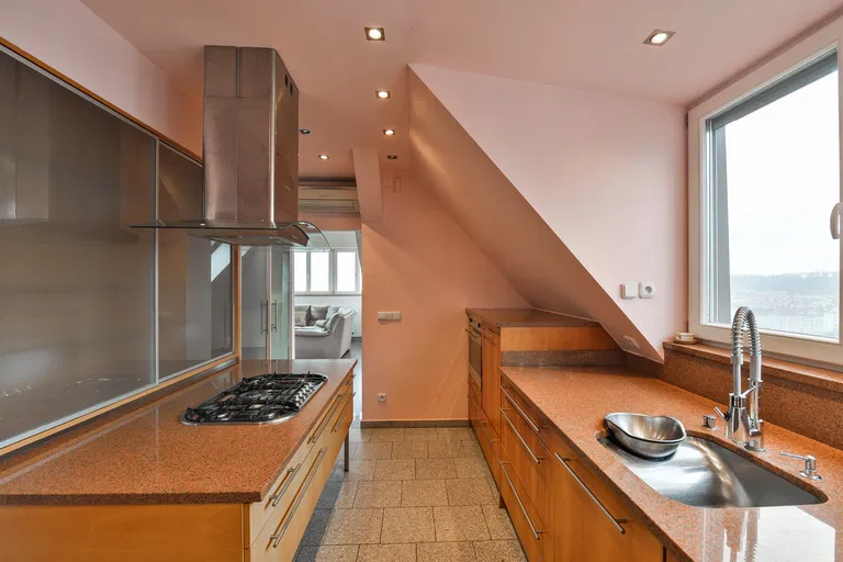 Farní, Střešovice - Praha 6 | Prenájom, Byt, 5-izbový, 178 m²