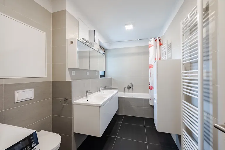 Mrštíkova, Strašnice - Prague 10 | Sale, Apartment, Three-bedroom (4+kk), 99 m²
