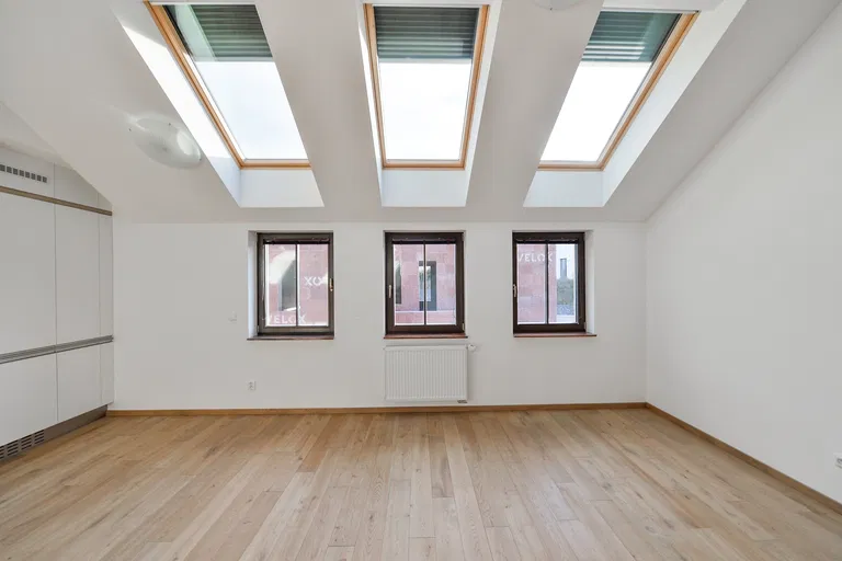 Za Strahovem, Břevnov - Praha 6 | Prenájom, Byt, 3-izbový, 189 m²