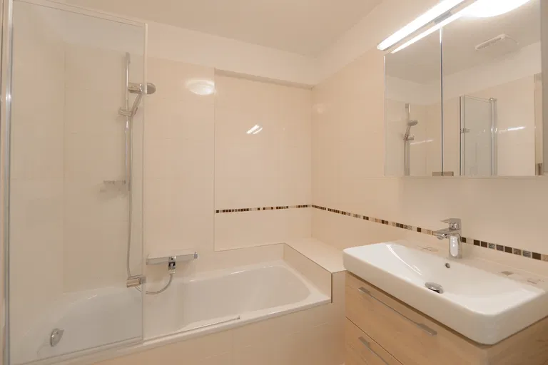 Za Strahovem, Břevnov - Praha 6 | Prenájom, Byt, 3-izbový, 189 m²