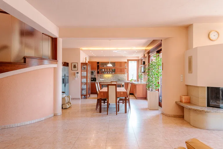 Ríbezľová, Vrakuňa - Bratislava II | Predaj, Rodinný dom, 8-izbový, 616 m²