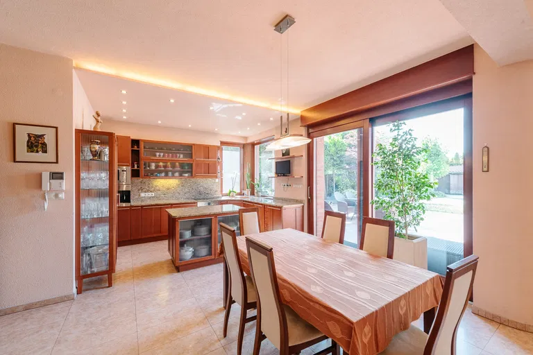Ríbezľová, Vrakuňa - Bratislava II | Predaj, Rodinný dom, 8-izbový, 616 m²