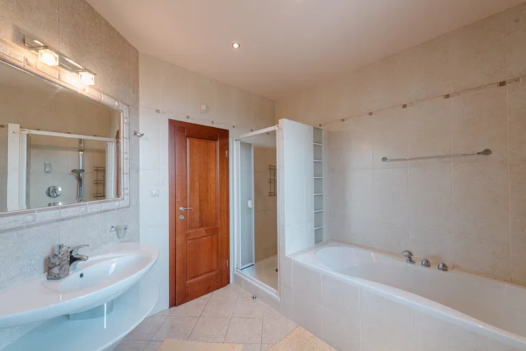 Ríbezľová, Vrakuňa - Bratislava II | Predaj, Rodinný dom, 8-izbový, 616 m²