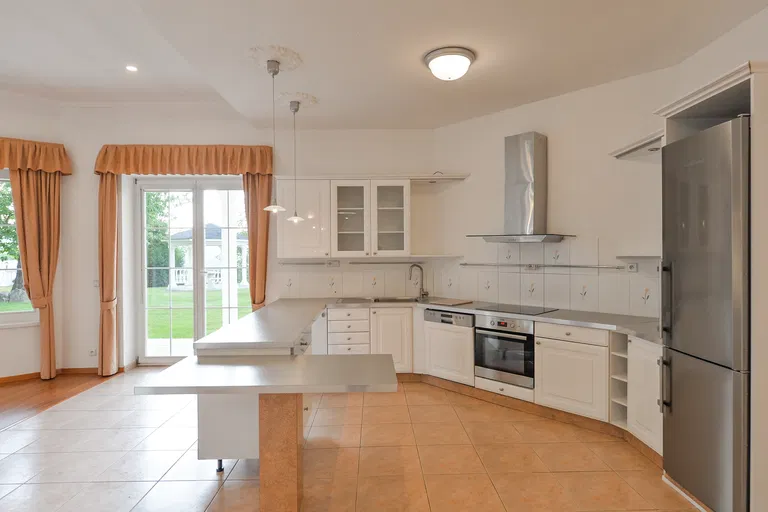 Jasná I, Braník - Praha 4 | Prenájom, Byt, 5-izbový, 260 m²