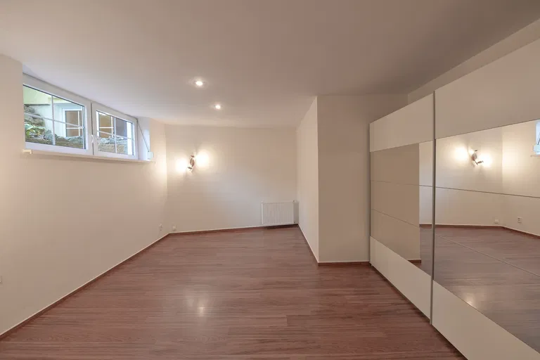 Jasná I, Braník - Praha 4 | Prenájom, Byt, 5-izbový, 260 m²