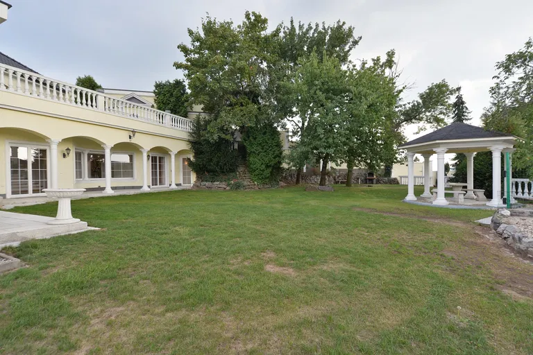 Jasná I, Braník - Praha 4 | Prenájom, Byt, 5-izbový, 260 m²