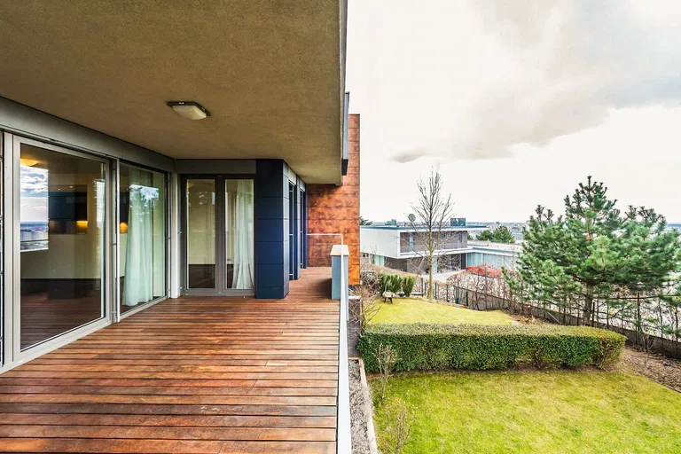 Mudroňova, Staré Mesto - Bratislava I | Prenájom, Byt, 3-izbový, 198 m²