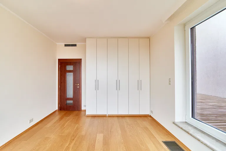 Mudroňova, Staré Mesto - Bratislava I | Prenájom, Byt, 3-izbový, 198 m²