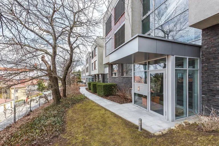 Mudroňova, Staré Mesto - Bratislava I | Prenájom, Byt, 3-izbový, 198 m²