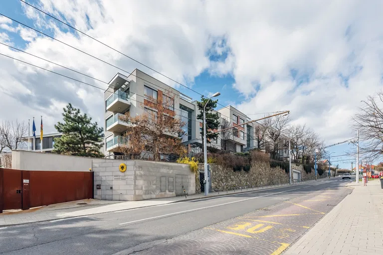 Mudroňova, Staré Mesto - Bratislava I | Prenájom, Byt, 3-izbový, 198 m²