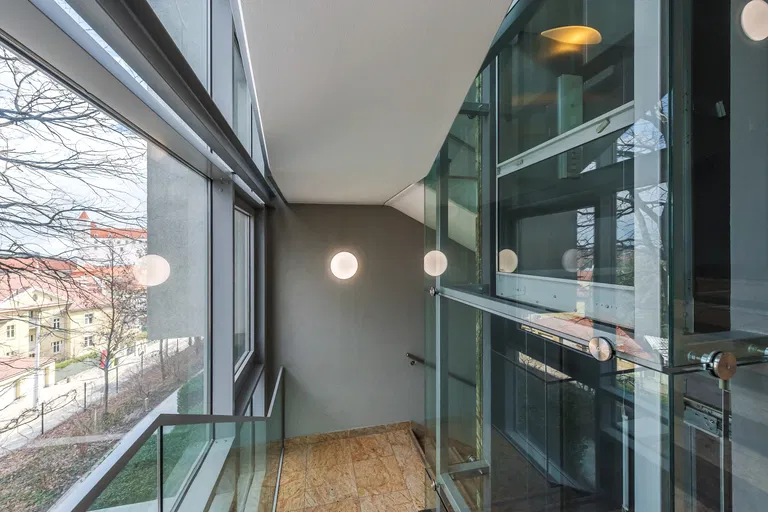 Mudroňova, Staré Mesto - Bratislava I | Prenájom, Byt, 3-izbový, 198 m²
