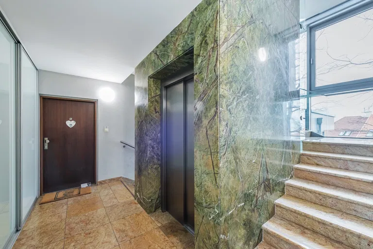 Mudroňova, Staré Mesto - Bratislava I | Prenájom, Byt, 3-izbový, 198 m²