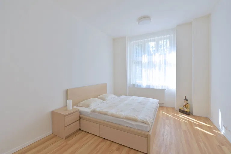 Ovenecká, Bubeneč - Praha 7 | Prenájom, Byt, 2-izbový, 65 m²