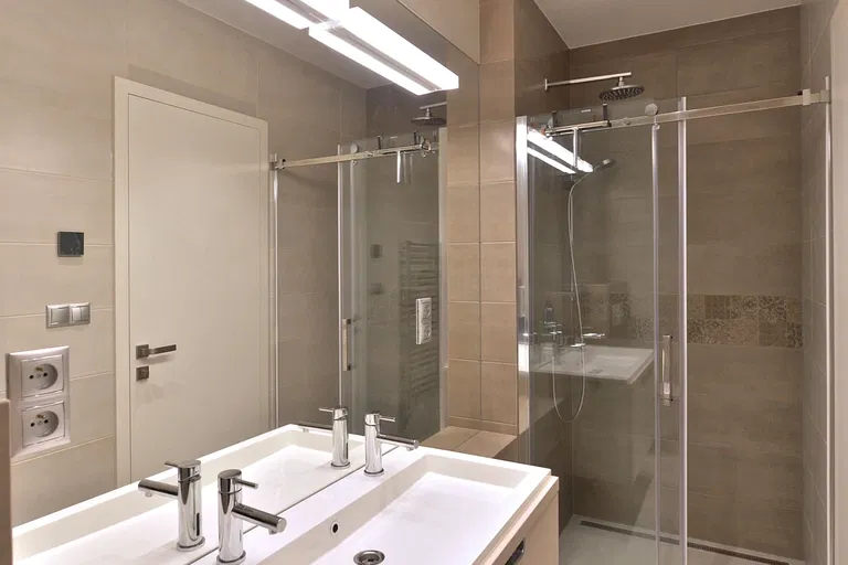 Ovenecká, Bubeneč - Praha 7 | Prenájom, Byt, 2-izbový, 65 m²