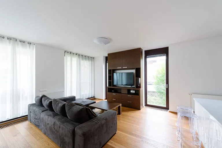 Strážna, Nové Mesto - Bratislava III | Prenájom, Byt, 2-izbový, 85 m²