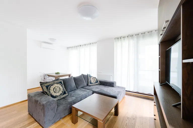Strážna, Nové Mesto - Bratislava III | Prenájom, Byt, 2-izbový, 85 m²