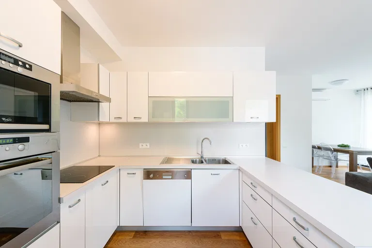 Strážna, Nové Mesto - Bratislava III | Prenájom, Byt, 2-izbový, 85 m²