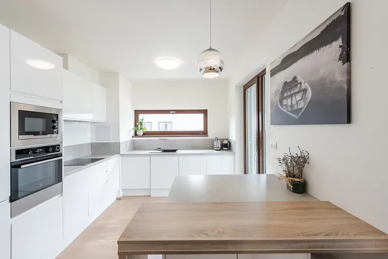 Učňovská, Hrdlořezy - Prague 9 | Sale, Apartment, Two-bedroom (3+kk), 93 m²