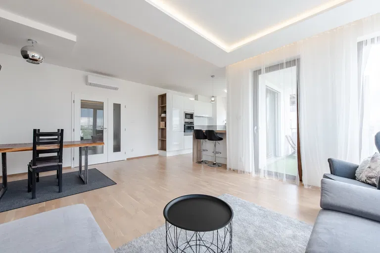 Učňovská, Hrdlořezy - Prague 9 | Sale, Apartment, Two-bedroom (3+kk), 93 m²