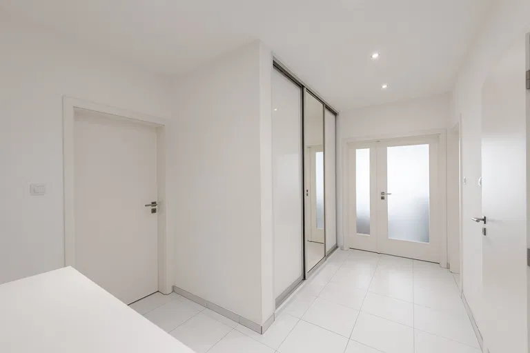 Učňovská, Hrdlořezy - Prague 9 | Sale, Apartment, Two-bedroom (3+kk), 93 m²