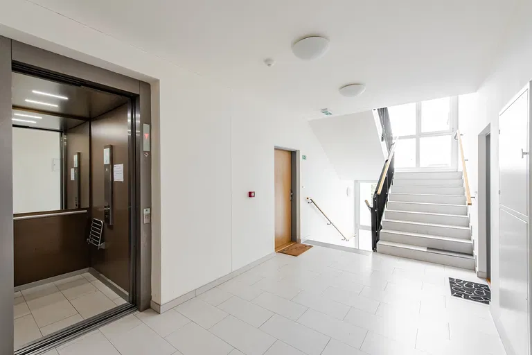 Učňovská, Hrdlořezy - Prague 9 | Sale, Apartment, Two-bedroom (3+kk), 93 m²