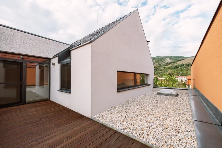 Solúnska, Devín - Bratislava IV | Rent, House, Three-bedroom (4+1), 230 m²