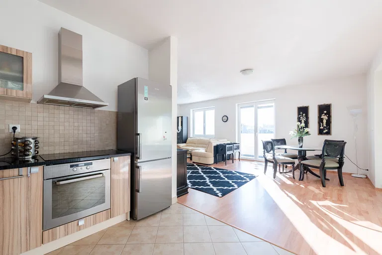 Krajná, Ružinov - Bratislava II | Prenájom, Byt, 2-izbový, 93 m²