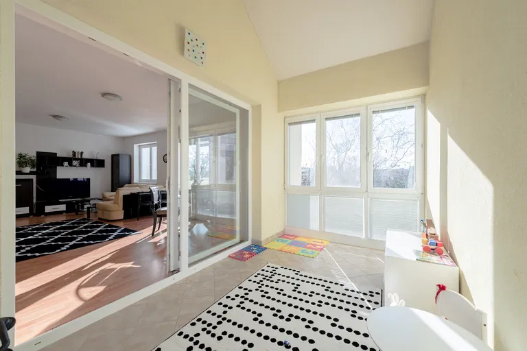 Krajná, Ružinov - Bratislava II | Prenájom, Byt, 2-izbový, 93 m²
