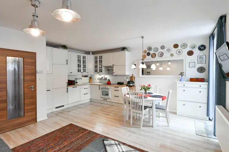 Konzumní, Horoměřice - Praha-západ | Sale, Apartment, Three-bedroom (4+kk), 96 m²