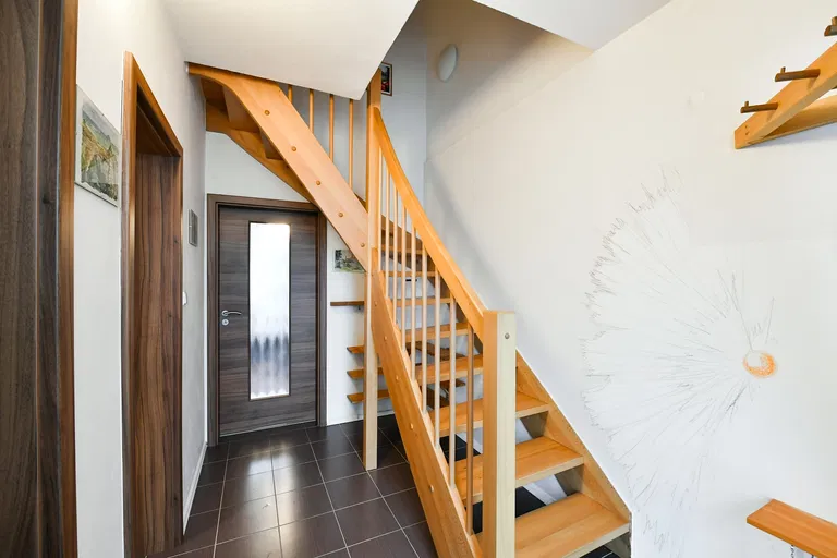 Konzumní, Horoměřice - Praha-západ | Sale, Apartment, Three-bedroom (4+kk), 96 m²