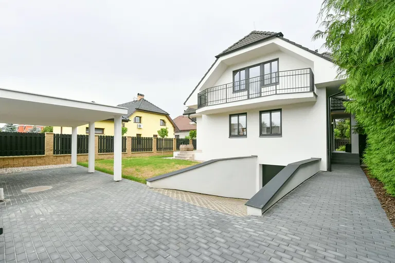 Rájecká, Uhříněves - Prague 10 | Sale, House, Three-bedroom (4+1), 182 m²
