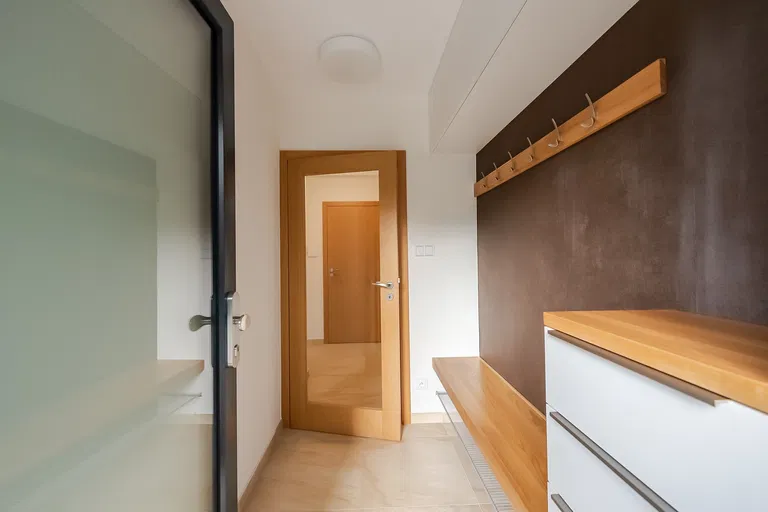 5. máje, Stodůlky - Praha 5 | Prenájom, Byt, 2-izbový, 67 m²