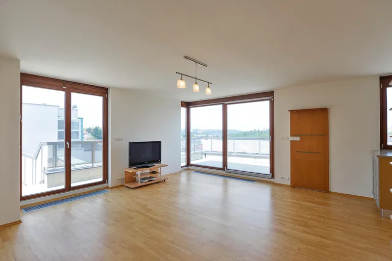 Na Zemance, Braník - Prague 4 | Rent, Apartment, Three-bedroom (4+kk), 240 m²