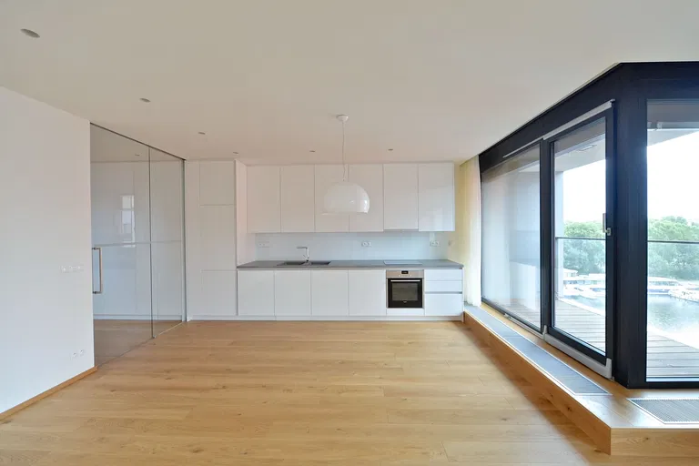 V Přístavu, Holešovice - Praha 7 | Prenájom, Byt, 3-izbový, 100 m²