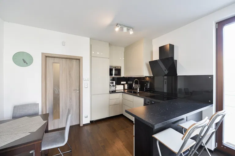 V Háji, Holešovice - Praha 7 | Prenájom, Byt, 2-izbový, 139 m²