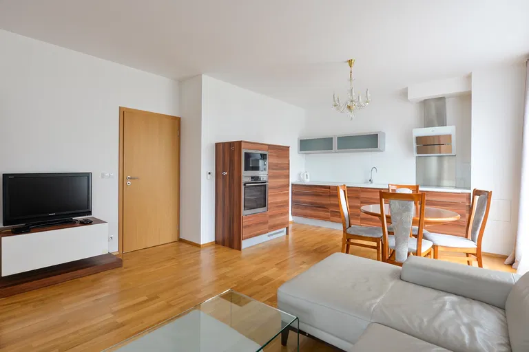 Pod Stadiony, Smíchov - Praha 5 | Prenájom, Byt, 3-izbový, 73 m²