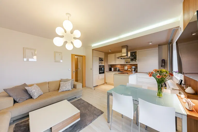 Andersenova, Šterboholy - Prague 10 | Sale, Apartment, Three-bedroom (4+kk), 88 m²