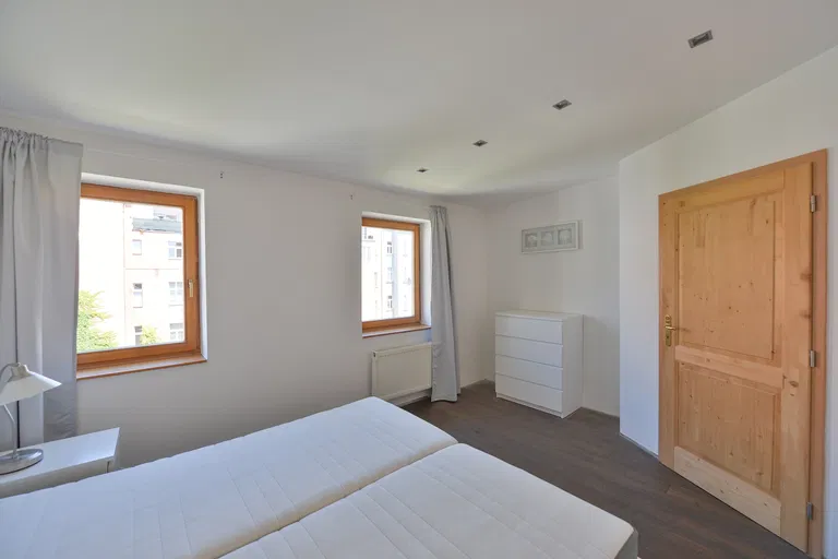 Mánesova, Vinohrady - Praha 2 | Prenájom, Byt, 4-izbový, 155 m²