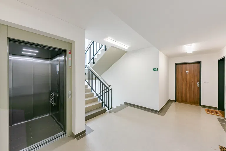 Mukařovského, Stodůlky - Prague 5 | Sale, Apartment, Three-bedroom (4+kk), 95 m²