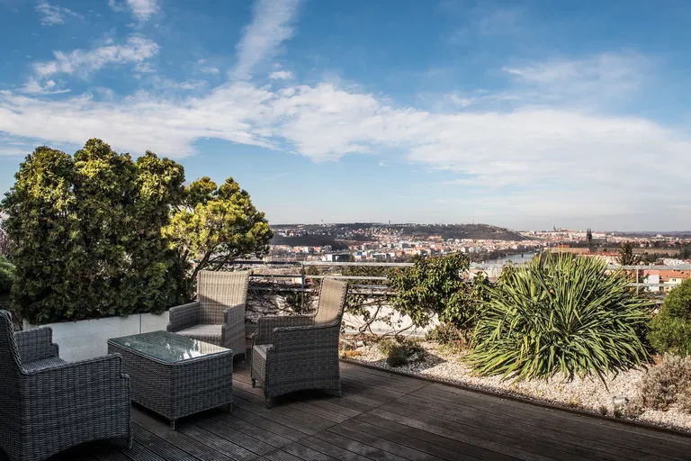 Na Hřebenech II, Podolí - Prague 4 | Rent, Apartment, Three-bedroom (4+1), 352 m²