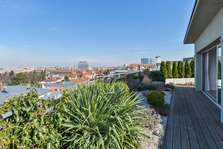 Na Hřebenech II, Podolí - Prague 4 | Rent, Apartment, Three-bedroom (4+1), 352 m²