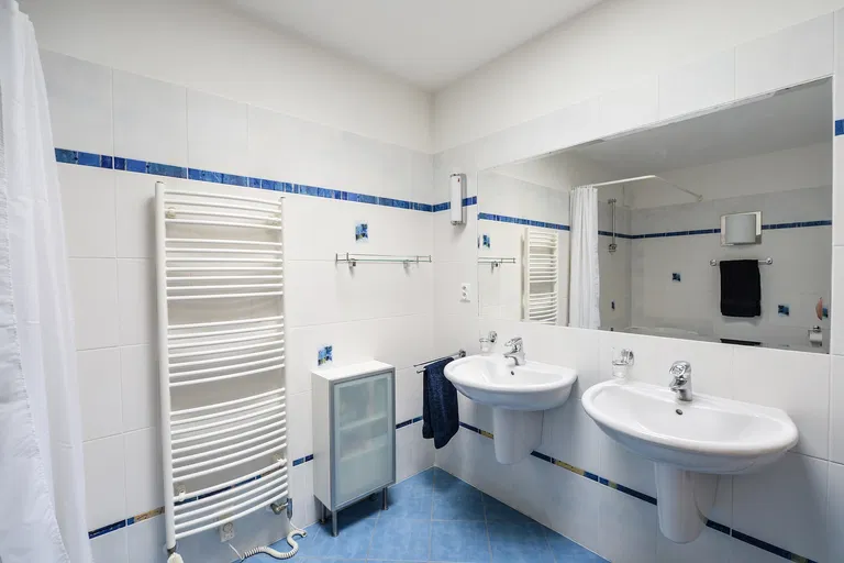 Na Hřebenech II, Podolí - Prague 4 | Rent, Apartment, Three-bedroom (4+1), 352 m²